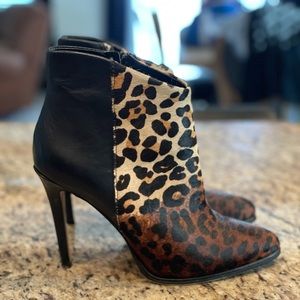 Vince Camuto Lorenzo Leopard Booties Size 7